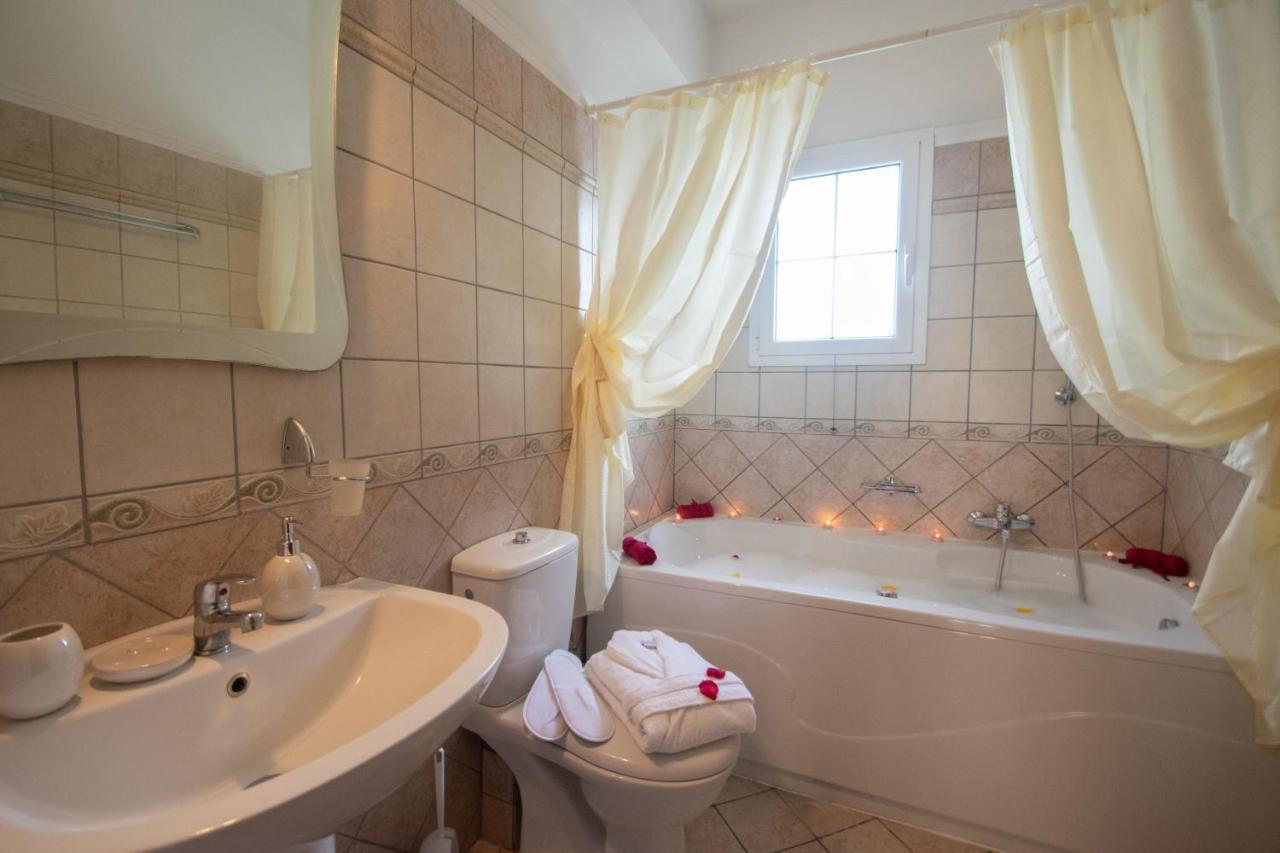 Luxury Villa Vanato & Pool Koukounaria Luaran gambar