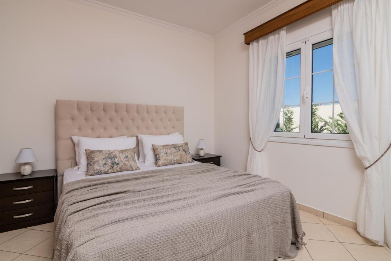 Luxury Villa Vanato & Pool Koukounaria Luaran gambar
